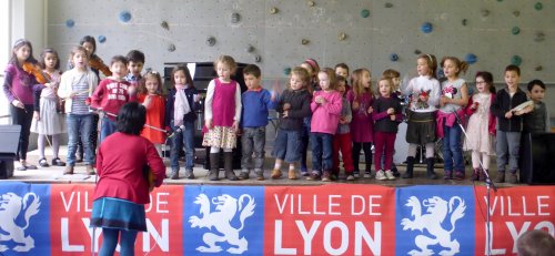 Les classes d'éveil musical, dirigées par Claudia Lambert Escobedo.